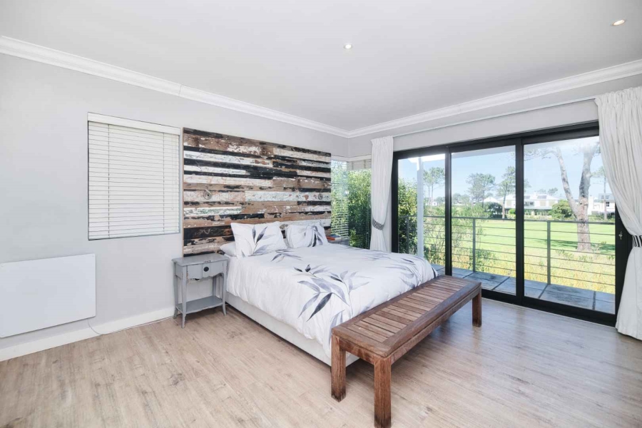 4 Bedroom Property for Sale in Fernkloof Estate Western Cape